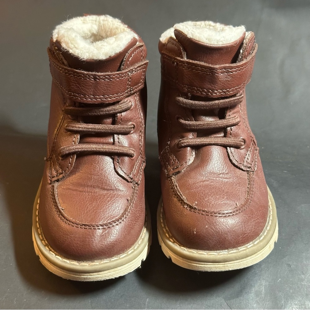 Old Navy Brown Boots with Sturdy Design and Comfort. Pre-owned. Toddler. Kid